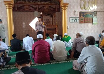 Safari Jumat Keliling Kapolsek  Cisaat Titipkan Pesan Kamtibmas Jelang Pemilu 2024