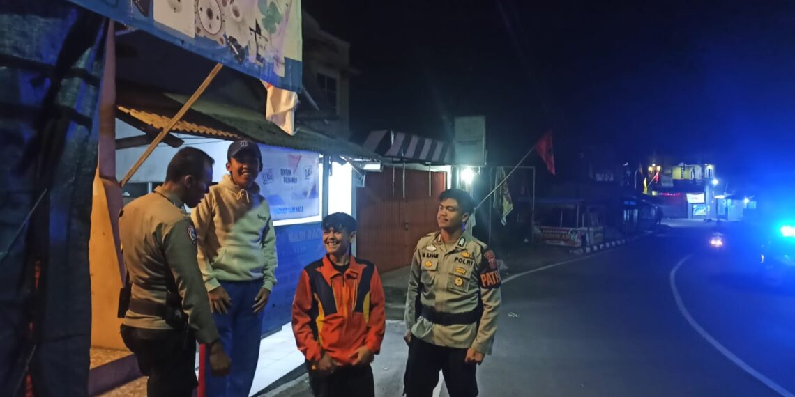 Cegah Kejahatan Polsek Lembursitu Patroli Malam Hari dan Sampaikan Pesan Kamtibmas