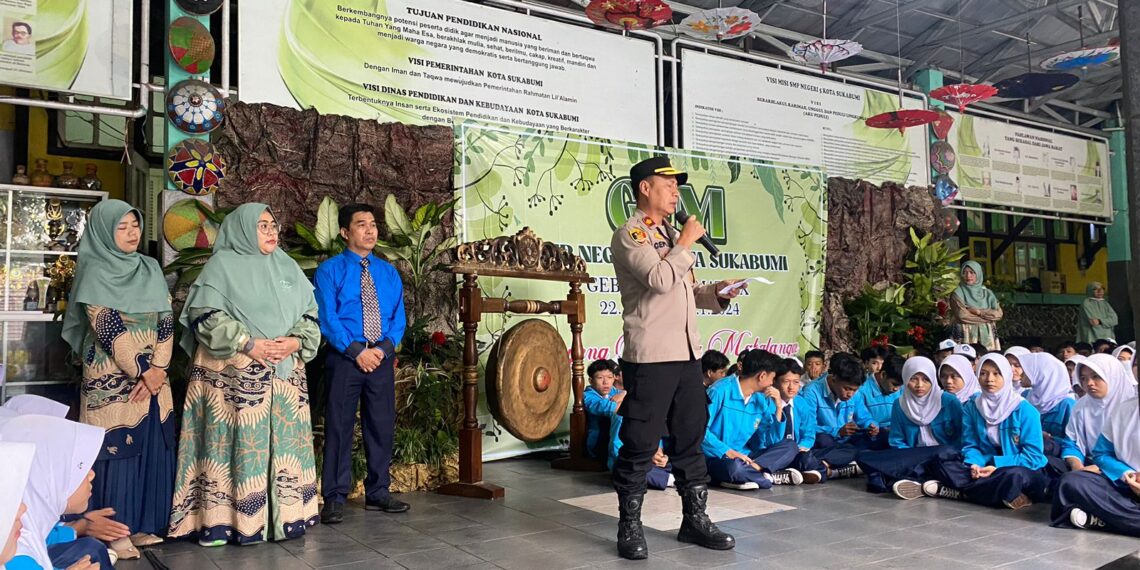 Kapolsek Cikole Laksanakan Giat Penyuluhan Di Sekolah