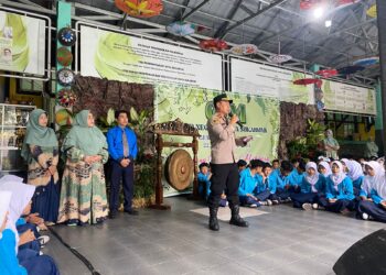 Kapolsek Cikole Laksanakan Giat Penyuluhan Di Sekolah