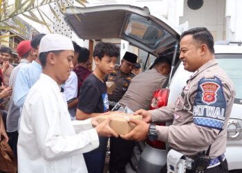 Puluhan Warga Sukaraja Antusias Ikuti Jum’at Berbagi Polres Sukabumi Kota