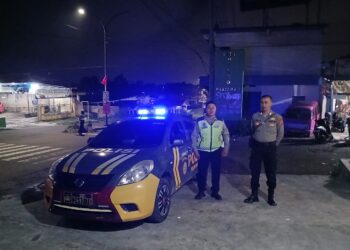 Patroli Rutin Malam Hari Polsek Sukaraja Gencar Datangi Tempat Berkumpulnya Masyarakat