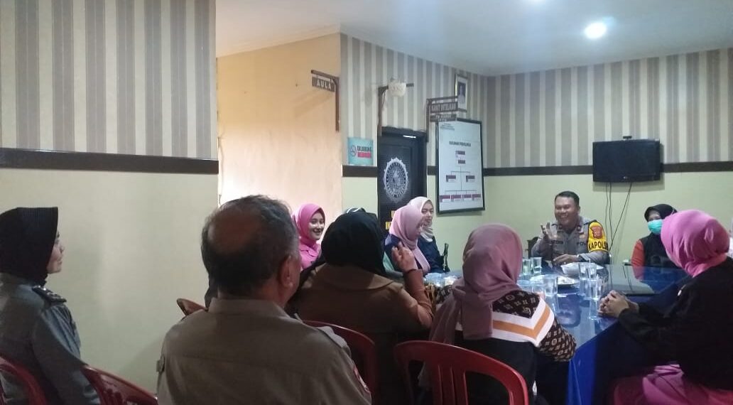 Kapolsek Sukaraja Bersama Ketua Ranting Bhayangkari Sukaraja Menggelar Pertemuan Dengan Ibu-Ibu Bhayangkari