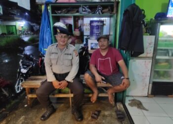 Polsek Kebon Pedes Patroli Dialogis Malam Sampaikan Pesan Kamtibmas Menjelang Pemilu 2024