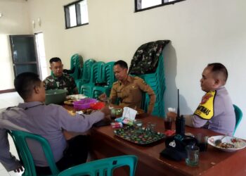 Sinergitas TNI-POLRI Polsek Cireunghas Silaturahmi Dengan Perangkat Desa