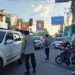 Ps Kanit Samapta dan Bhabinkamtibmas  Laksanakan Pengaturan Lalu Lintas