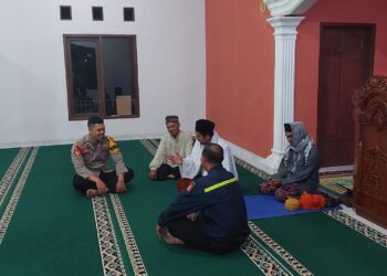 Polsek Kadudampit Sampaikan Himbauan Kamtibmas Setelah Shalat Subuh Berjamaah
