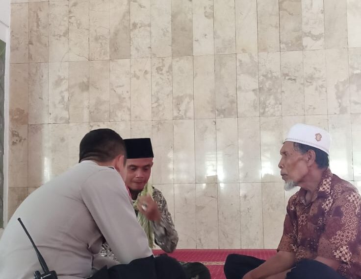 Patroli Sambang Bhabinkamtibmas Polsek Lembursitu Ke Tokoh Agama