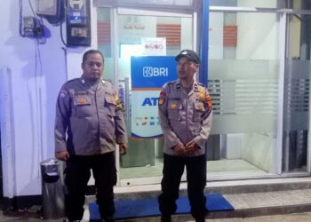 Cegah Kejahatan Perbankkan saat Patroli Malam Polisi kontrol BANK BRI Dan ATM