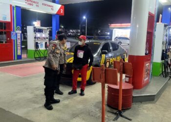 Anggota Polsek Sukalarang Melaksanakan Patroli Malam Di SPBU Antisipasi Gangguan Kamtibmas