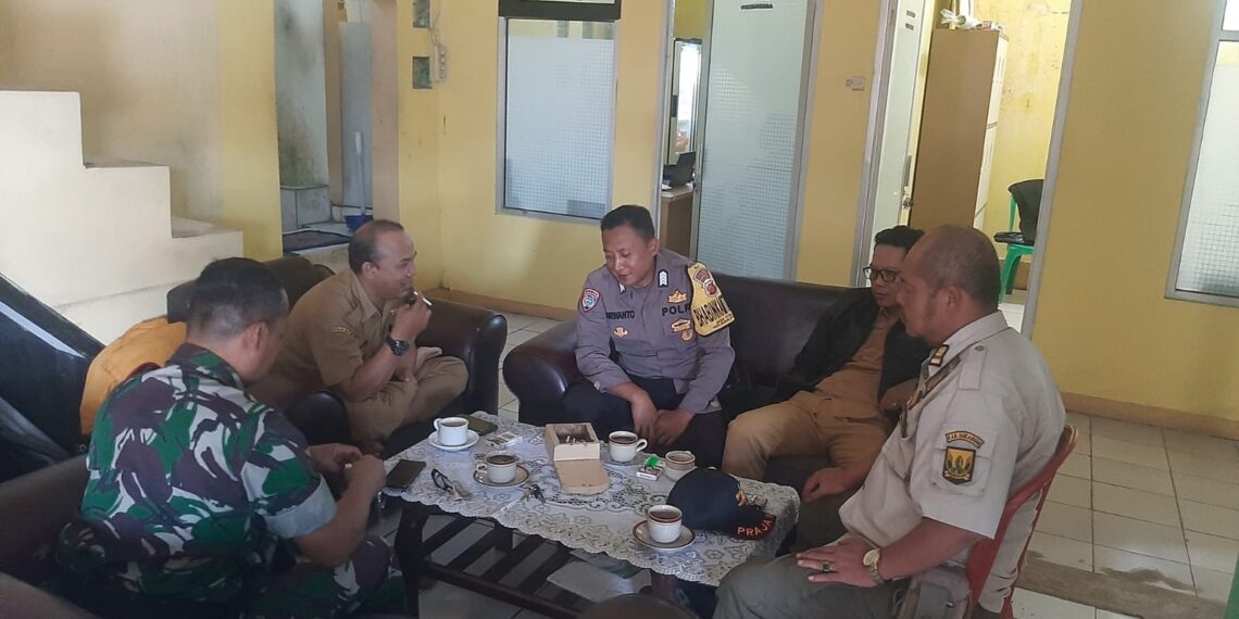 Sinergitas TNI-POLRI Bhabinkamtibmas dan Babinsa Titisan Sambang Warga Binaan.