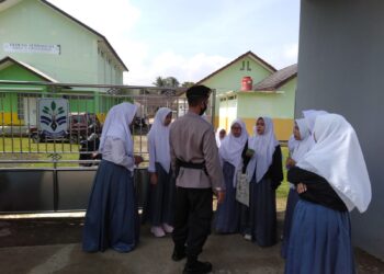 Unit Samapta Polsek Cireunghas Melaksanakan Kegiatan Police Goes To School