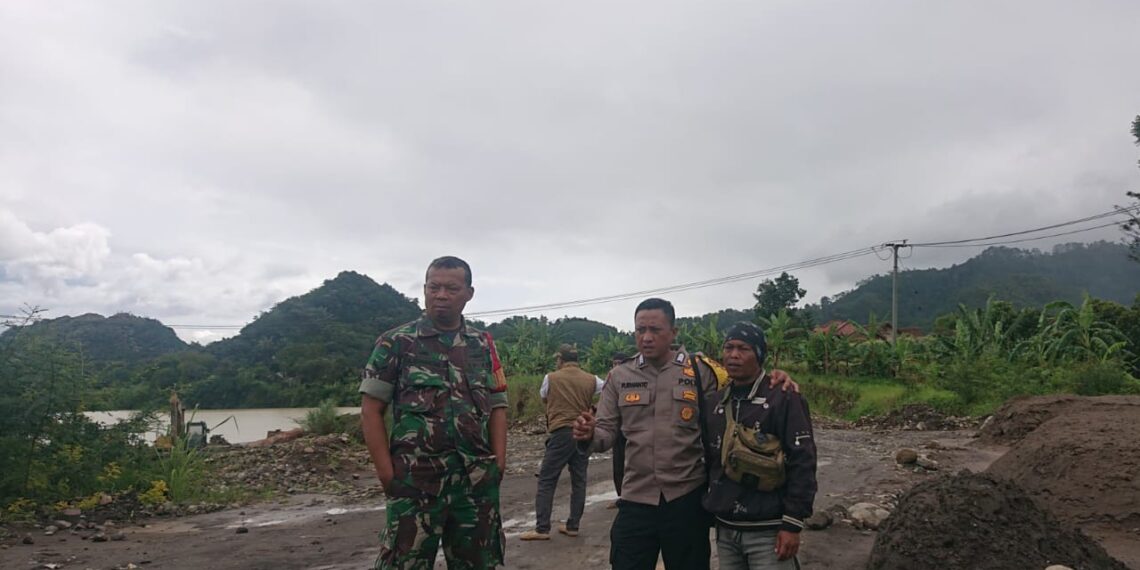 Senergitas Tni-Polri Bhabinkamtibmas Lebih Dekat Dengan Desa Binaan Pada Giat Sambang