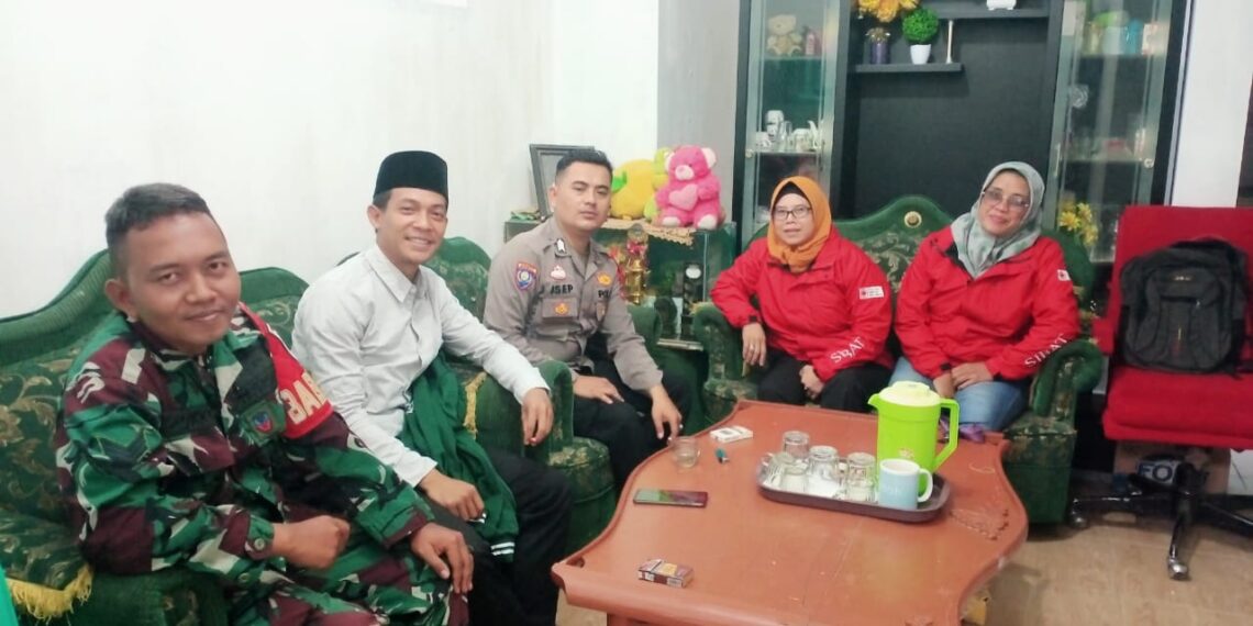 Dekati warga Babinkamtibmas bersinergi dengan Babinsa Sambangi Warga dan Berikan Imbauan Kamtibmas