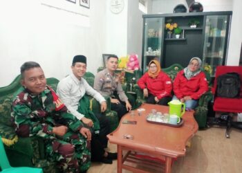 Dekati warga Babinkamtibmas bersinergi dengan Babinsa Sambangi Warga dan Berikan Imbauan Kamtibmas