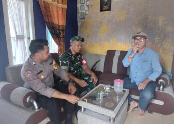 Memasuki Musim Hujan, Senergitas TNI – Polri Bhabinkamtibmas Himbau Warga Waspada Bencana Alam