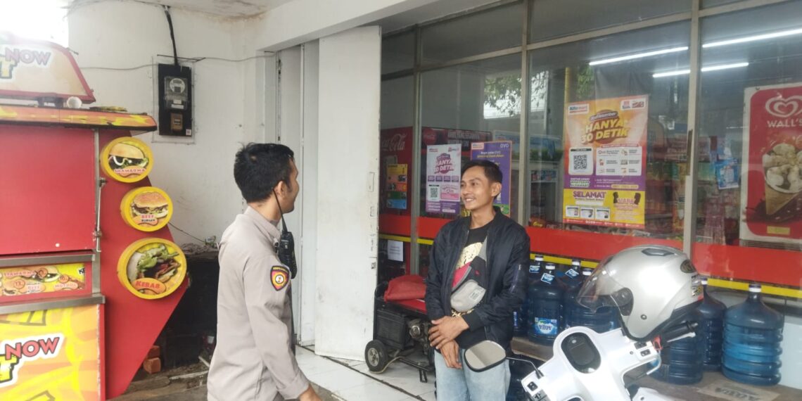 Guna menciptakan keamanan dan kondusif, Polsek Citamiang Patroli Dialogis dan Sambangi Warga.