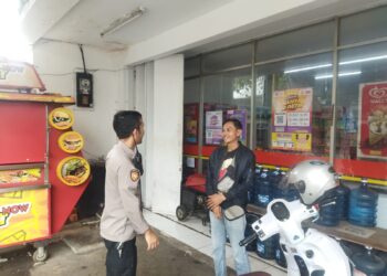 Guna menciptakan keamanan dan kondusif, Polsek Citamiang Patroli Dialogis dan Sambangi Warga.