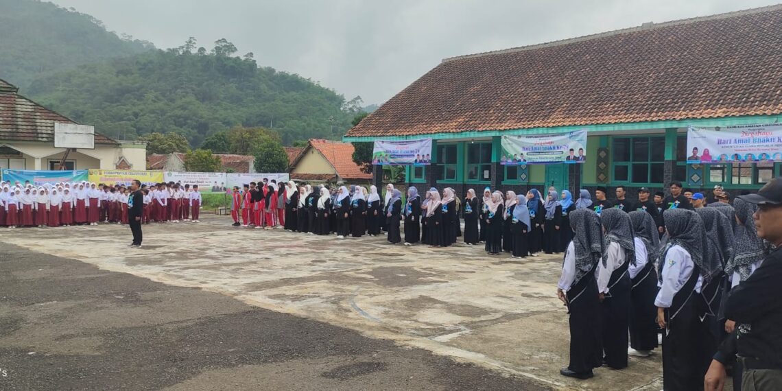 Kapolsek Cireunghas bersama Forkopincam Apel Hari Amal Bhakti (HAB) Ke 78 Kementrian Agama Republik Indonesia Tahun 2024 Tingkat Kecamatan Cireunghas