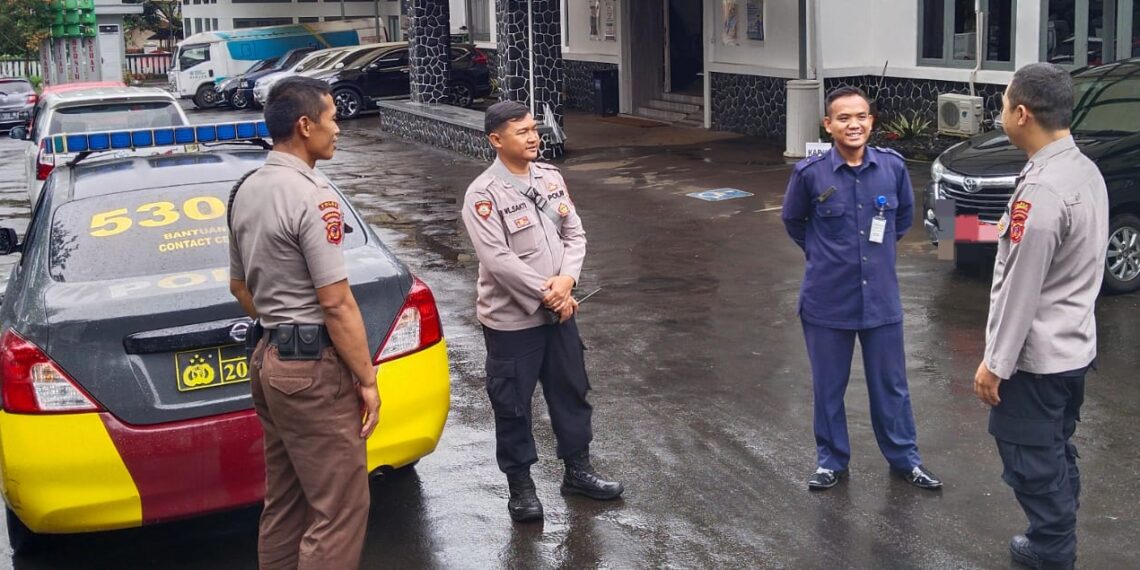 Antisipasi Gangguan Kamtibmas, Samapta Polsek Cikole Laksanakan Patroli Dialogis