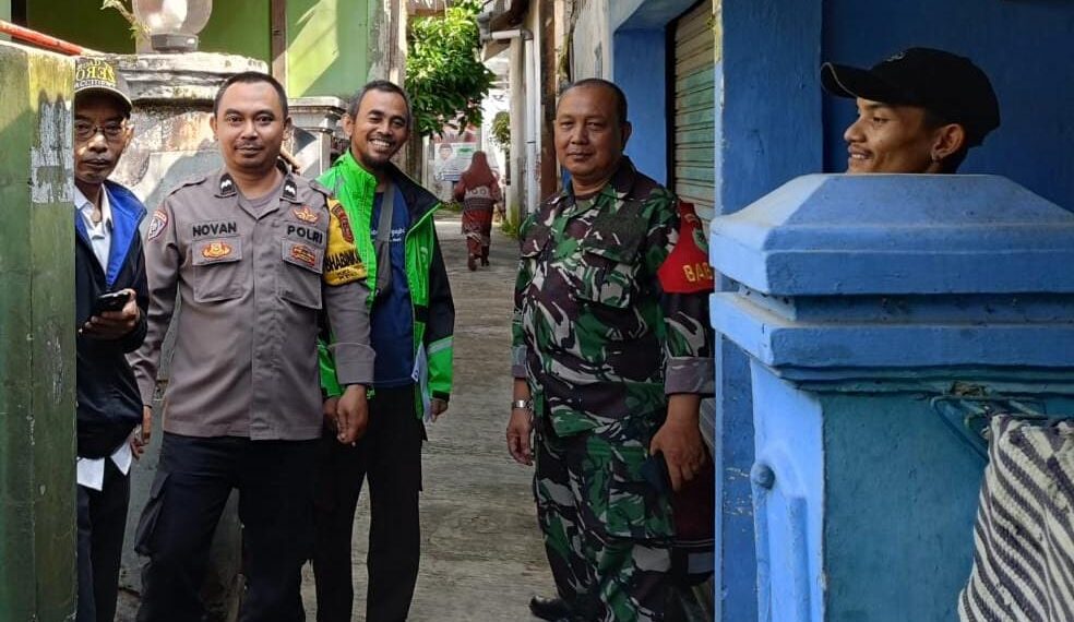 Bhabinkamtibmas Polsek Cikole dan Babinsa Laksanakan Patroli Sinergitas
