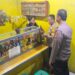 Polsek Sukalarang Gencarkan Razia Miras Ke Kios – Kios Jamu