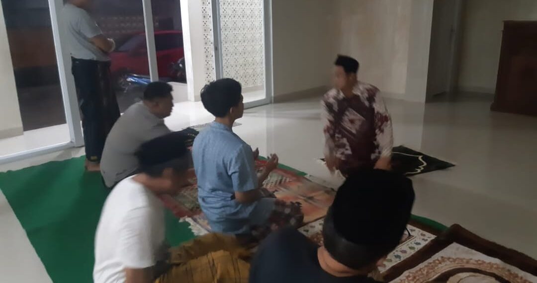 Lakukan Sholat Subuh Berjama’ah Bersama Warga Bhabinkamtibmas Polsek Warudoyong