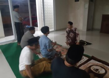 Lakukan Sholat Subuh Berjama’ah Bersama Warga Bhabinkamtibmas Polsek Warudoyong