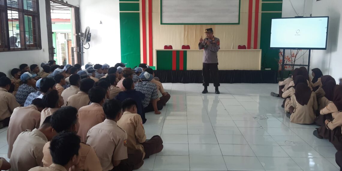 Berikan Himbauan Kepada Siswa Siswi Kanit Binmas Polsek Sukaraja Bersama Bhabinkamtibmas