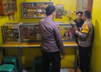 Cegah Peredaran Miras, Polsek Sukalarang Gencarkan Razia Miras Ke Kios – Kios Jamu