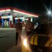 Polisi Polsek Sukalarang Giat Patroli Dialogis Malam Antisipasi Gangguan Kamtibmas Di SPBU