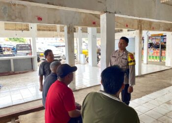 Guna mlenciptakan keamanan dan kondusif, Polsek Citamiang Patroli Dialogis dan Sambangi Warga.