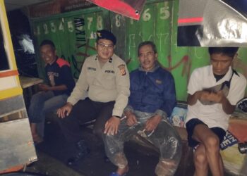 Dialogis Malam Hari Sampaikan Himbauan Kamtibmas Guna Cegah Gukamtibmas Wilayah Hukum Polsek Kebon Pedes