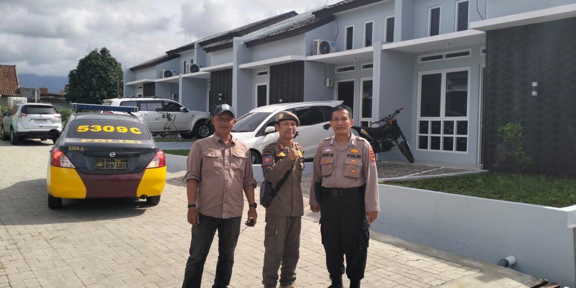 Sambangi Sat Pol PP Kecamatan Cisaat Unit Samapta Polsek Cisaat