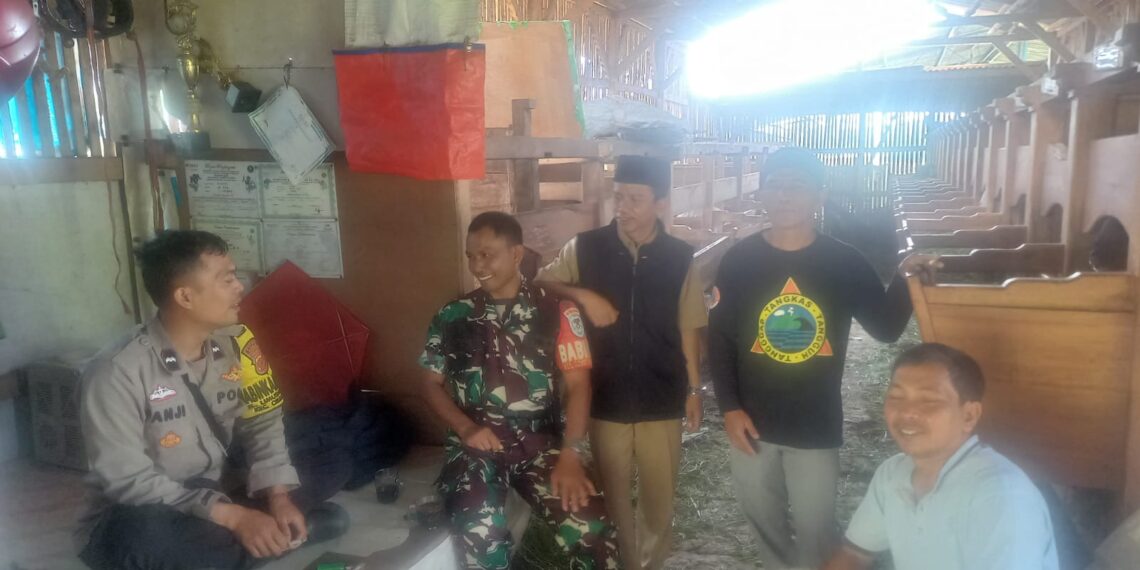 Bhabinkamtibmas Bersinergi dengan Babinsa Sambangi Warga Untuk Tingkatkan Harkamtibmas