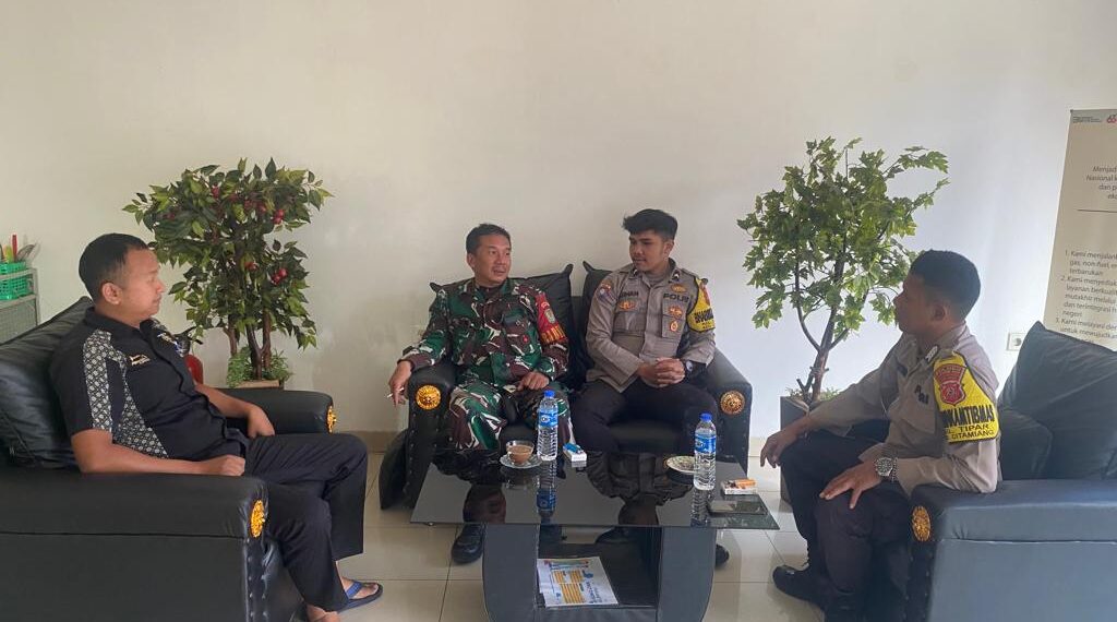 Sinergitas TNI-POLRI Bhabinkamtibmas Babinsa Kelurahan   Citamiang melaksanakan Sambang Warga Binaan.