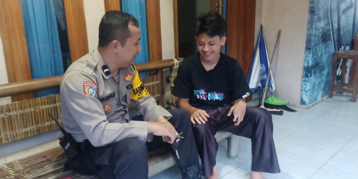 Wujudkan Kedekatan Dengan Warga, Bhabinkamtibmas Polsek Lembursitu Sambangi Warga Binaan