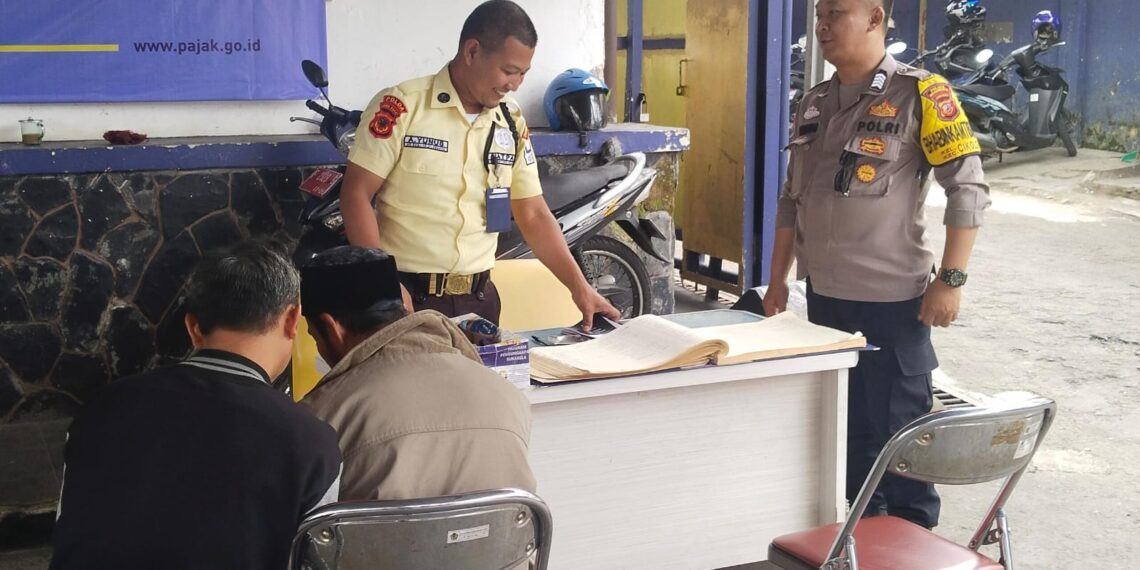 Jaga Kamtibmas, Bhabinkamtibmas Polsek Cikole Laksanakan Sambang Dengan Satpam