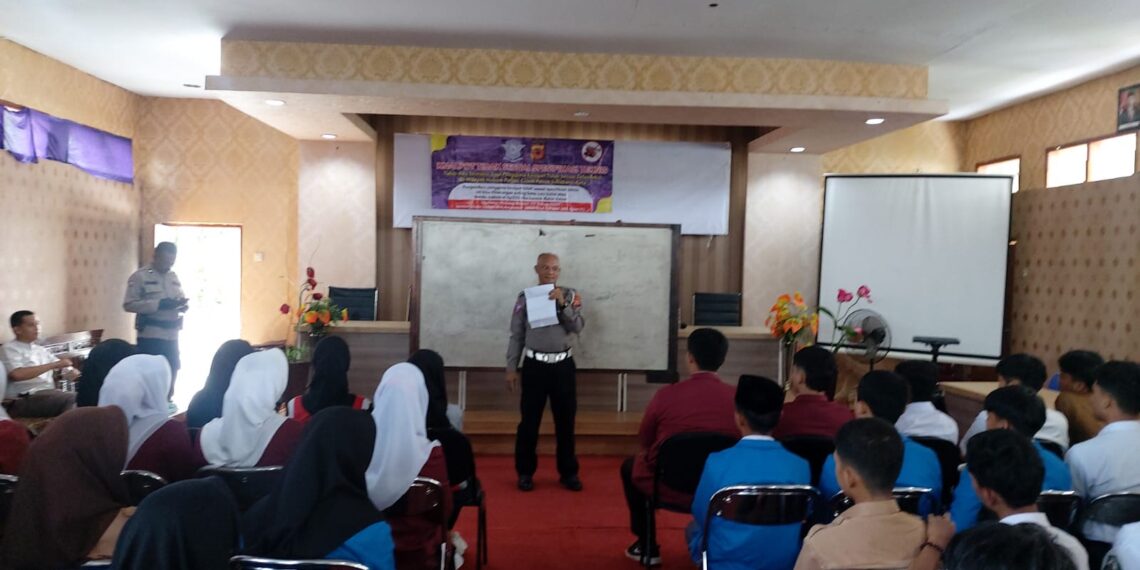Sosialisasi ke Sekolah Unit Lantas Polsek Cisaat Sampaikan Pesan Larangan Knalpot Tidak Sesuai Spesifikasi Teknis