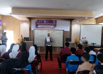 Sosialisasi ke Sekolah Unit Lantas Polsek Cisaat Sampaikan Pesan Larangan Knalpot Tidak Sesuai Spesifikasi Teknis