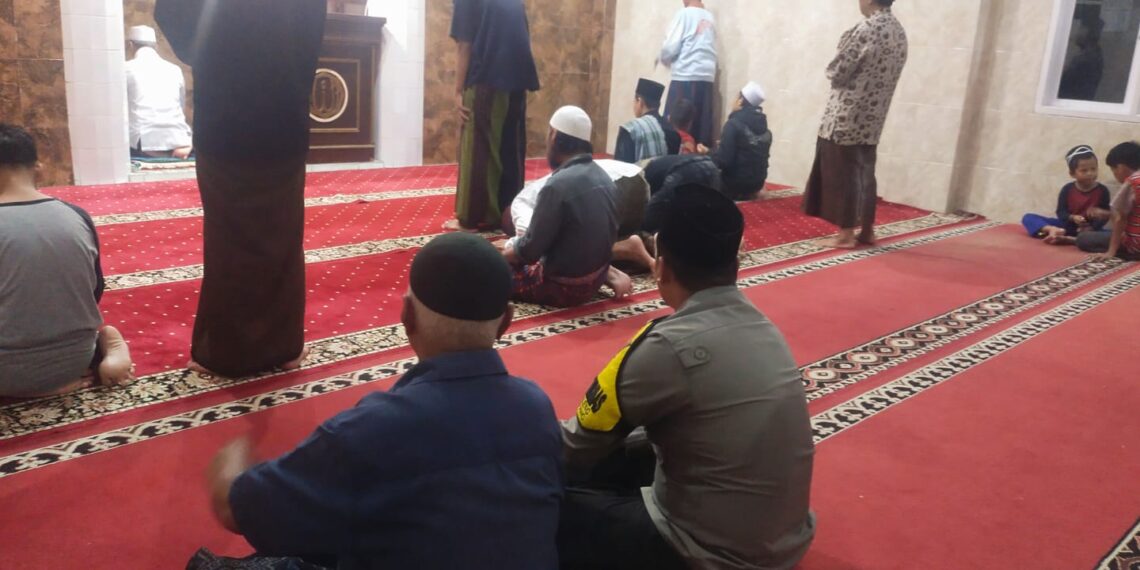 Laksanakan Shalat Subuh Berjamaah Bhabinkamtibmas Polsek Citamiang