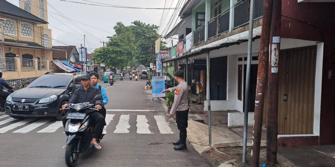 Antisipasi Kemacetan Personil Polsek Citamiang Lakukan Gatur Lalin di Pagi Hari