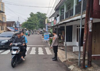 Antisipasi Kemacetan Personil Polsek Citamiang Lakukan Gatur Lalin di Pagi Hari