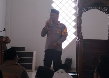 Kapolsek Cisaat Laksanakan Safari Jumat Keliling Berikan Pesan Kamtibmas
