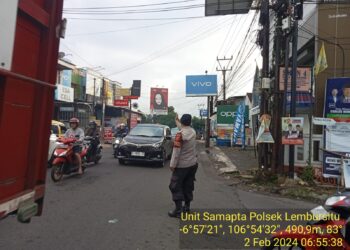 Anggota Polsek Lembursitu Laksanakan Gatur Lalin Cegah Kemacetan Terjadi