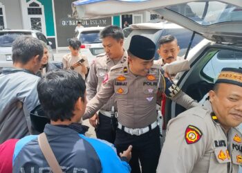 Konsisten Gelar Jum’at Berkah, Polisi di Sukabumi Kembali Bagikan Ratusan Nasi Kotak