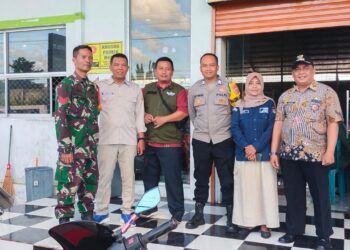 Bhabinkamtibmas bersama Babinsa Sambang warga binaan.