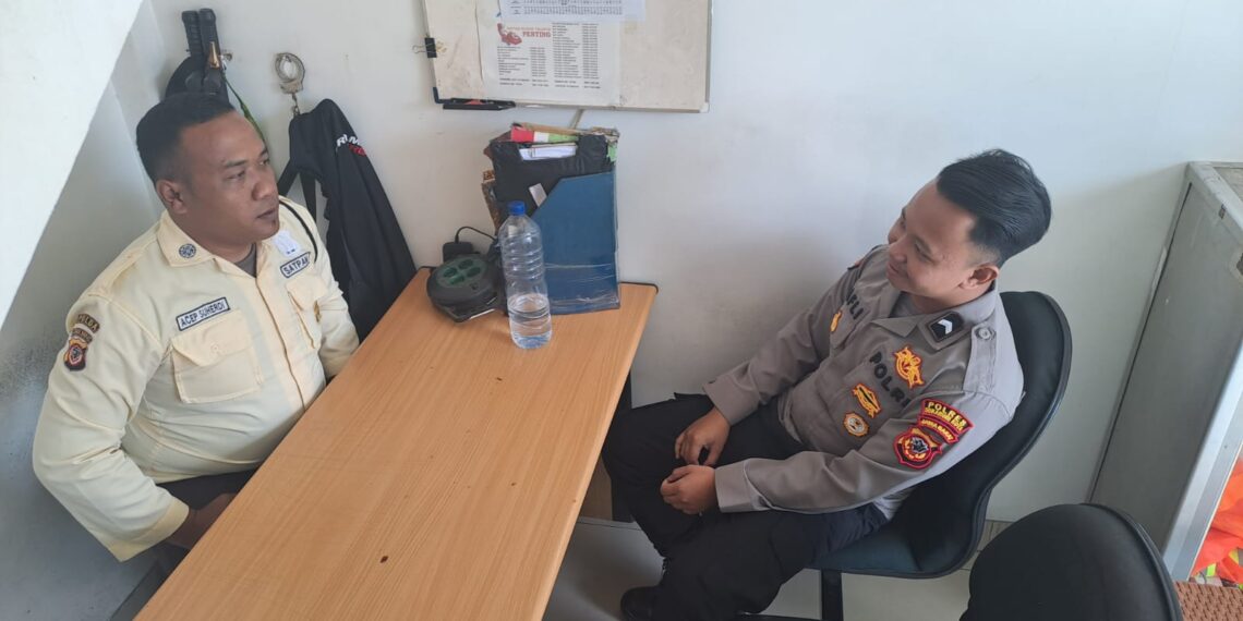 Guna menciptakan keamanan dan kondusif, Polsek Citamiang Patroli Dialogis dan Sambangi Warga.