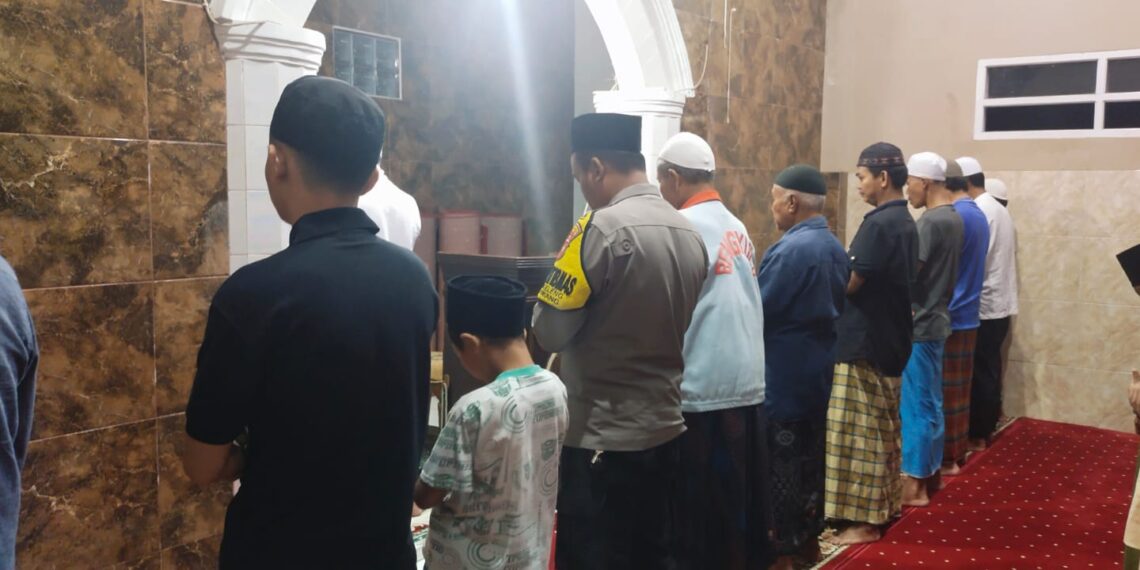 Shalat Subuh Berjamaah Bhabinkamtibmas Kelurahan Nanggeleng Polsek Polsek Citamiang Polres Sukabumi Kota