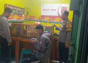 Ciptakan Sitkamtibmas yang aman dan kondusif, Anggota polsek Sukalarang laksanakan Patroli miras